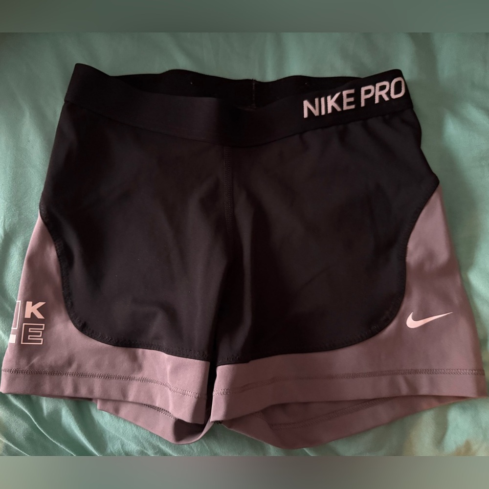 Nike Pro Women's Black and Gray Athletic Shorts